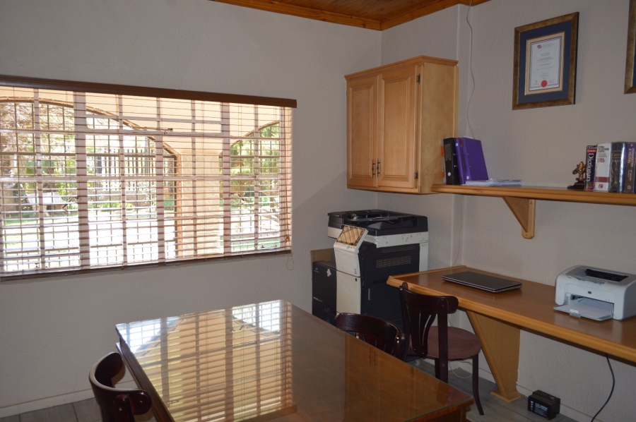 5 Bedroom Property for Sale in Wilkoppies North West